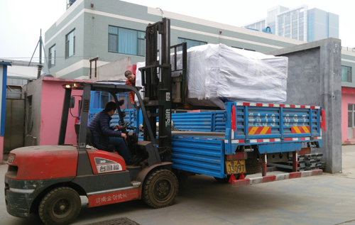 出口的升降貨梯 出口的升降貨梯