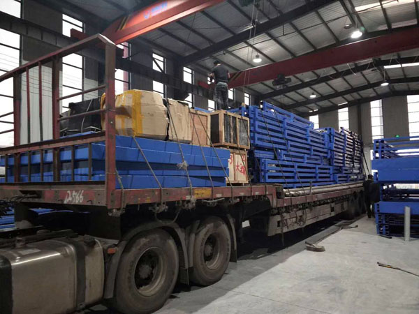 導(dǎo)軌式液壓升降平臺(tái) 導(dǎo)軌式液壓升降平臺(tái)