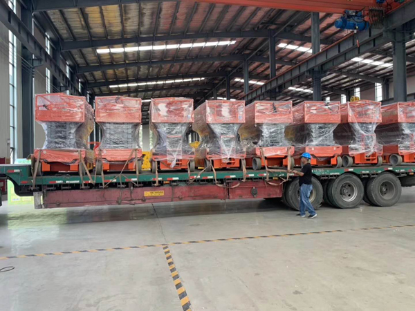 全自行式液壓升降平臺(tái) 全自行式液壓升降平臺(tái)